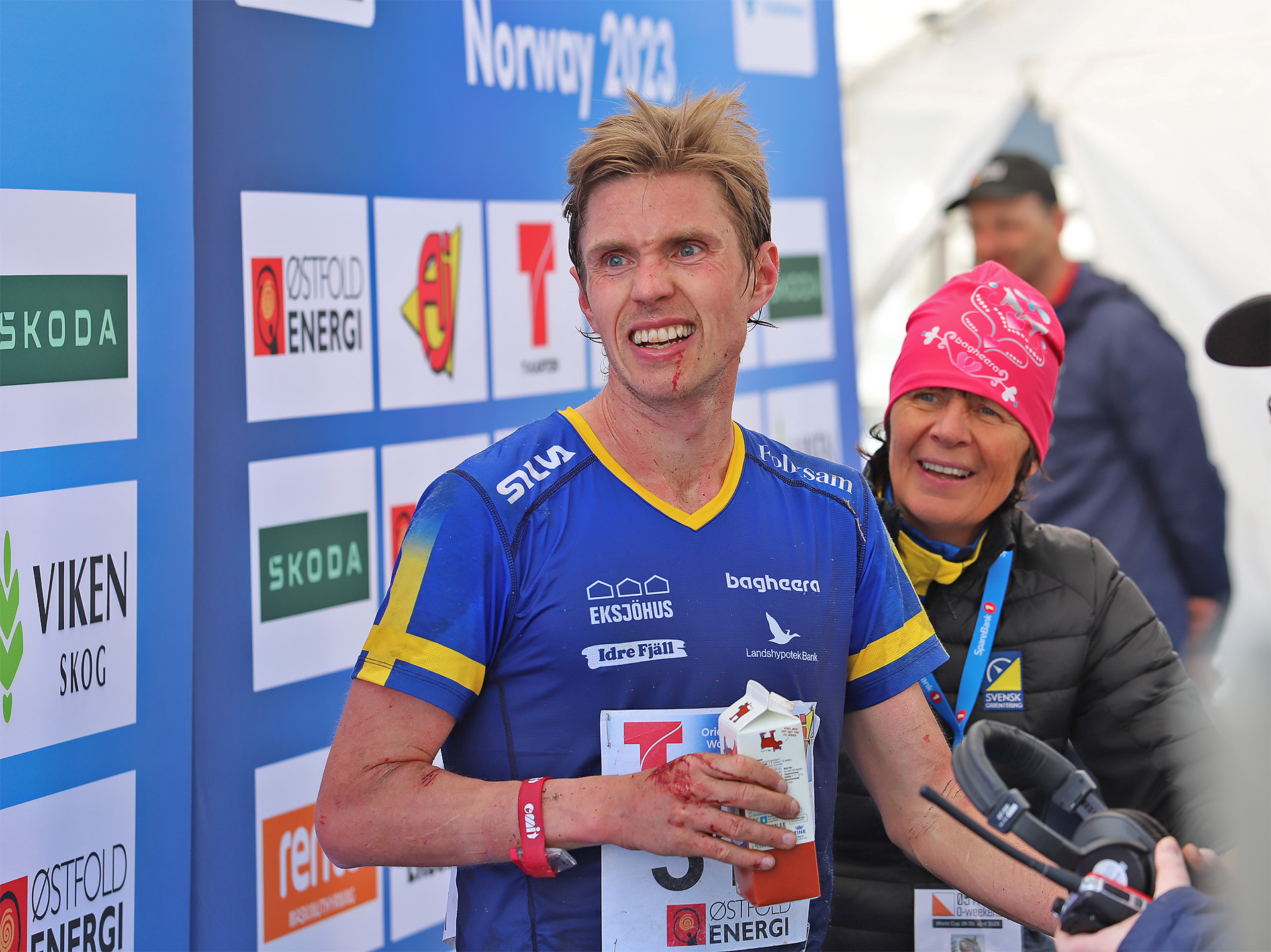 Martin Regborn och Anneli Östberg spanar mot upploppet.