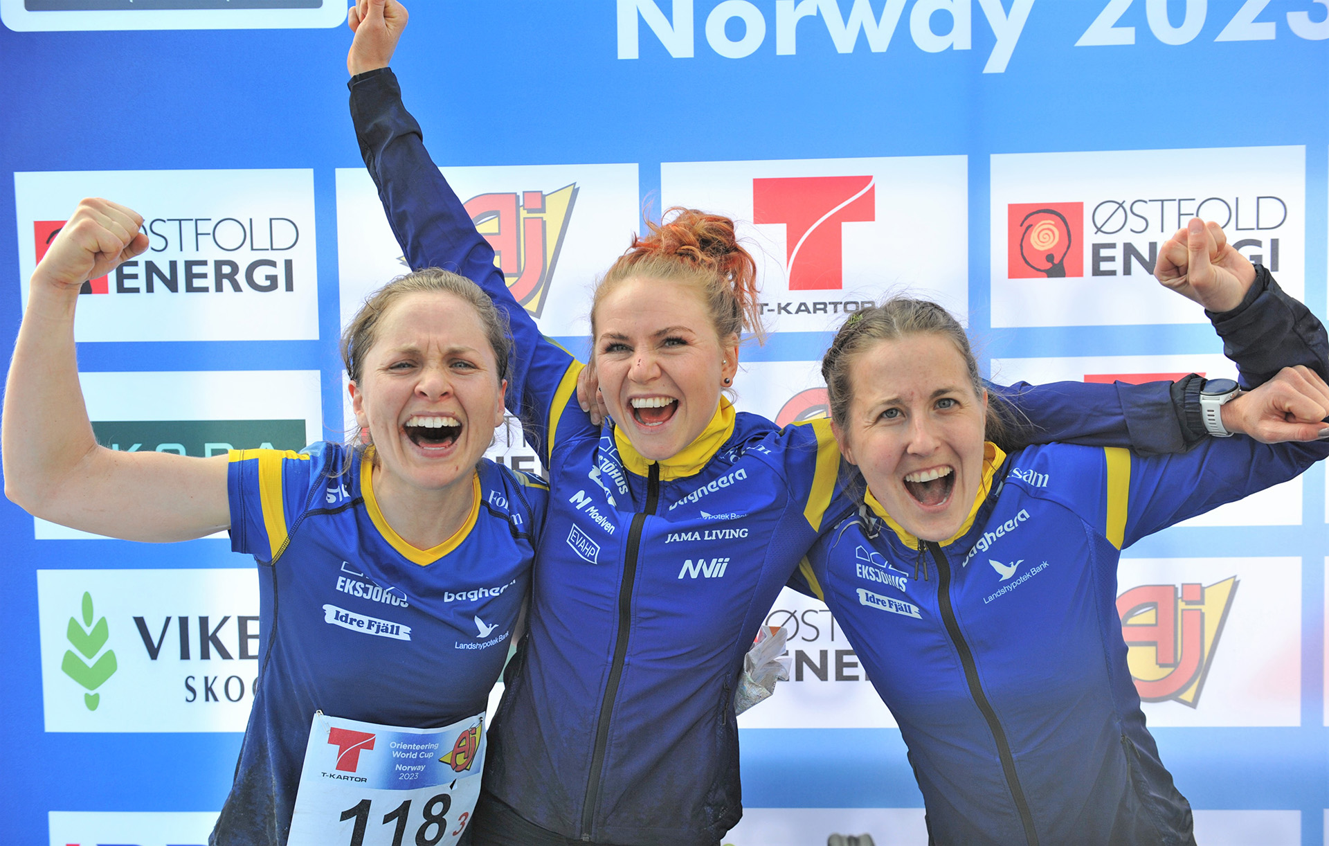 Segerjubel från Lisa Risby, Karolin Ohlsson och Elin Månsson. 