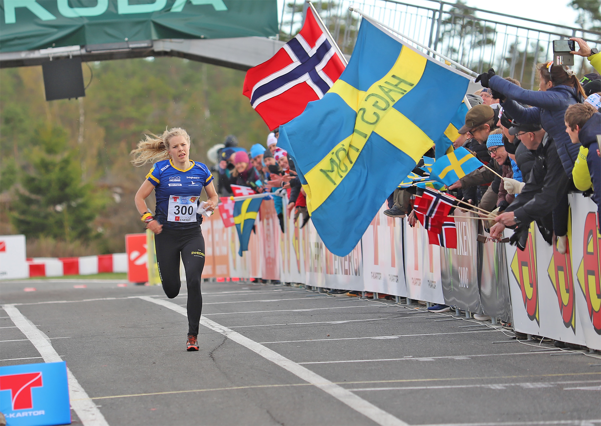 Sara Hagström spurtar mot seger på världscupens medeldistans i Östfold, Norge. 