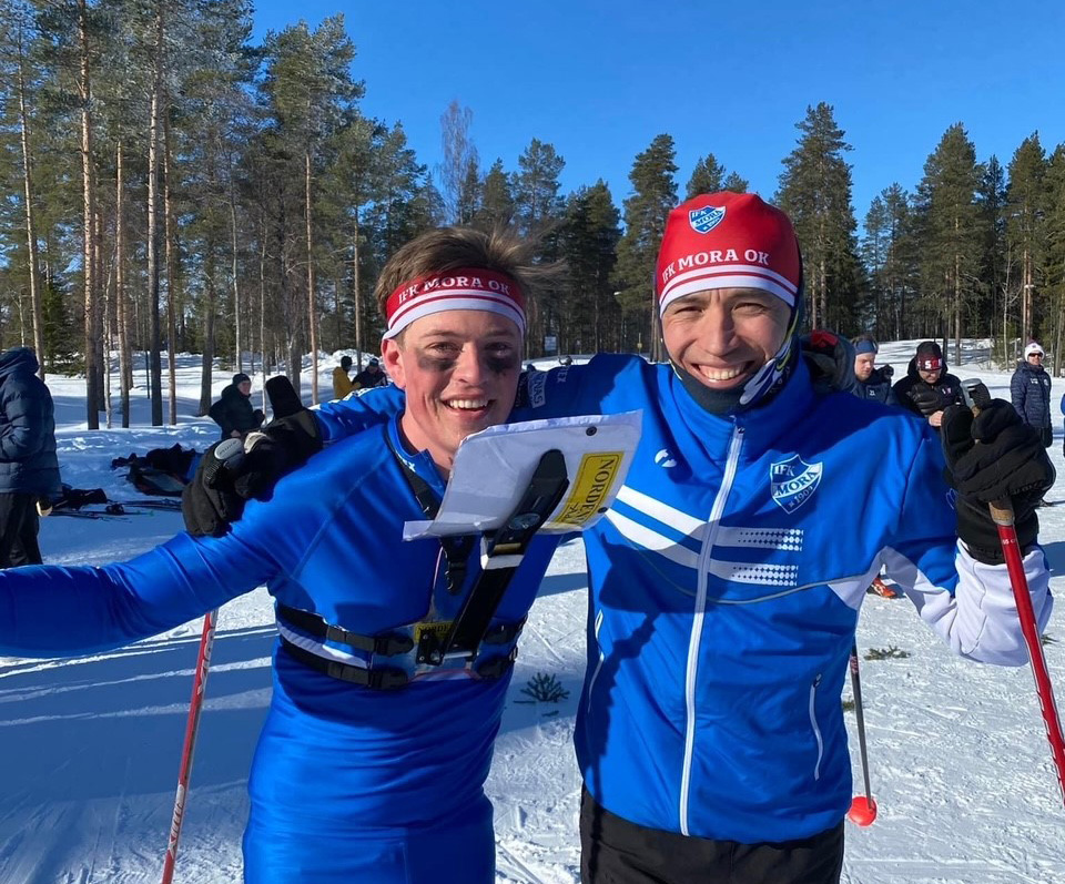 Jonatan Ståhl och Andrey Lamov när de vann SM-stafetten tillsammans 2023.