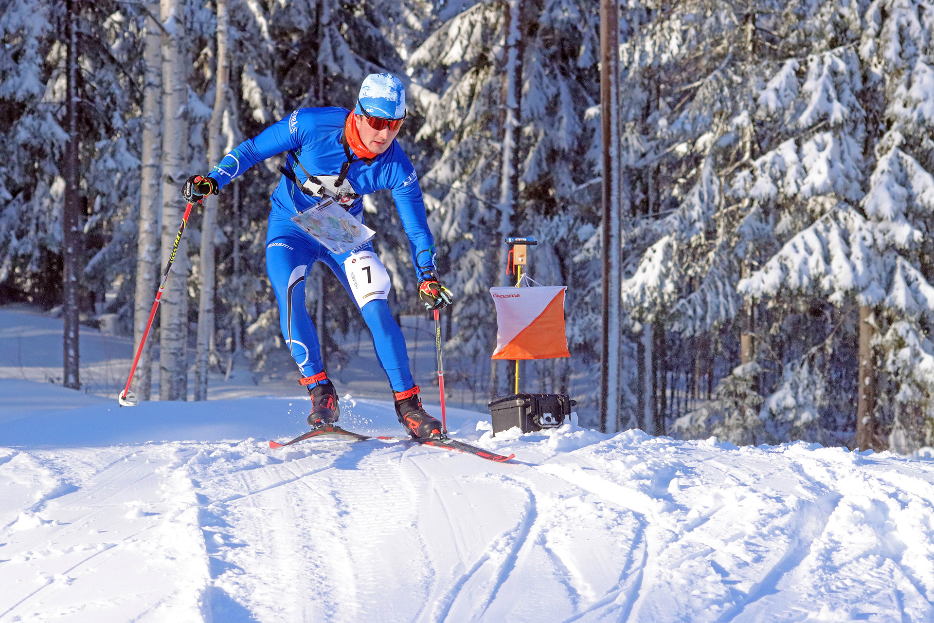Det var fina förutsättningar för skidorientering i Örnsköldsvik i helgen. Här illustrerat av Lukas Deininger, Umeå OK, in action. Bild: OK Nolaskogsarna.